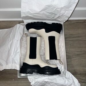 Bottega Veneta Black and Chelsea Boots